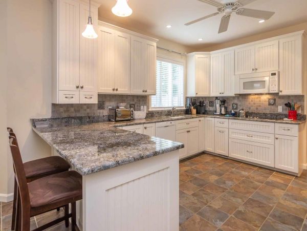 Cape Cod Home 994570