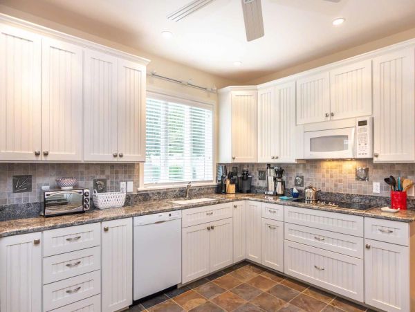 Cape Cod Home 994570