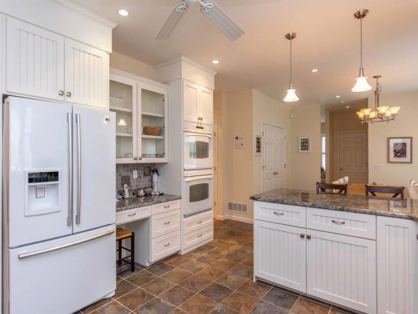 Cape Cod Home 994570