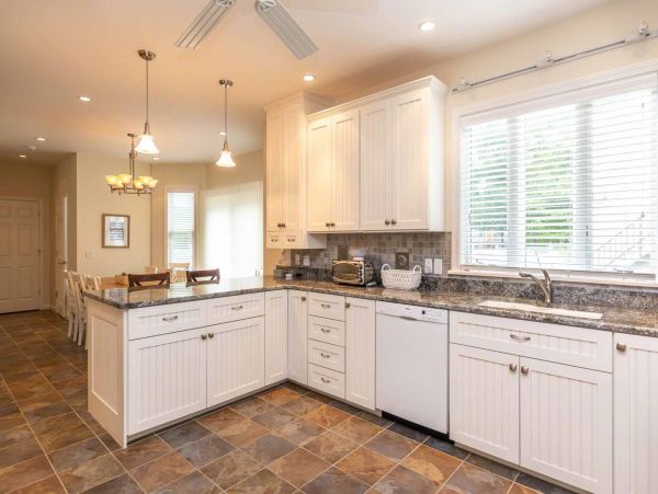 Cape Cod Home 994570
