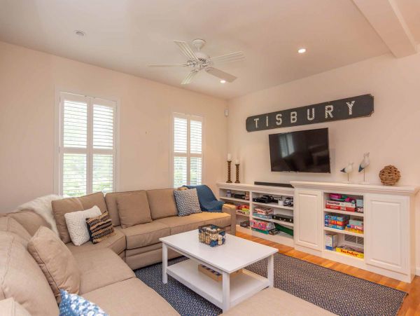 Cape Cod Home 994570