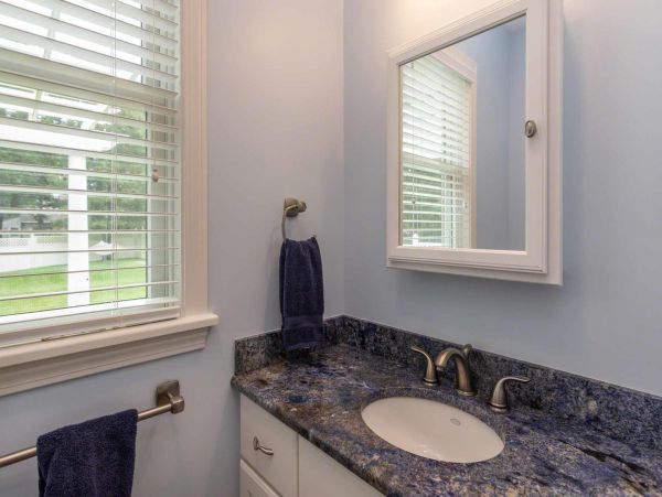 Cape Cod Home 994570