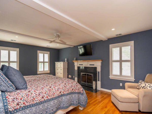 Cape Cod Home 994570
