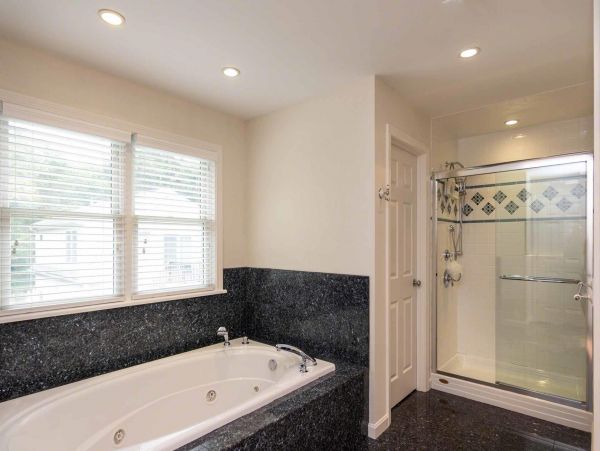 Cape Cod Home 994570