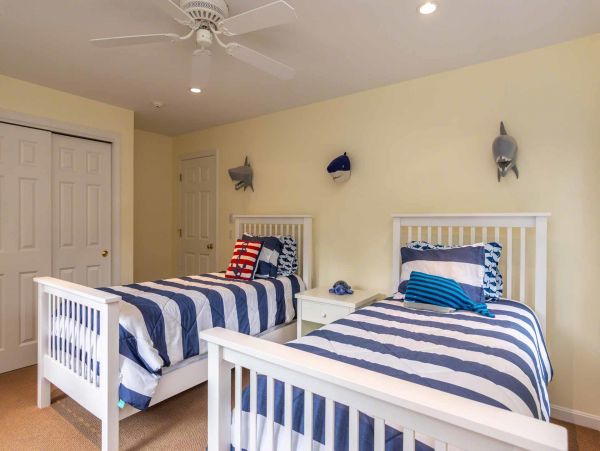 Cape Cod Home 994570
