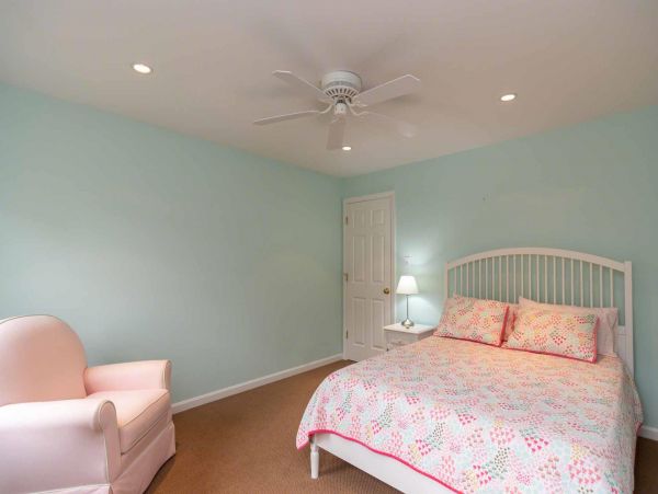Cape Cod Home 994570