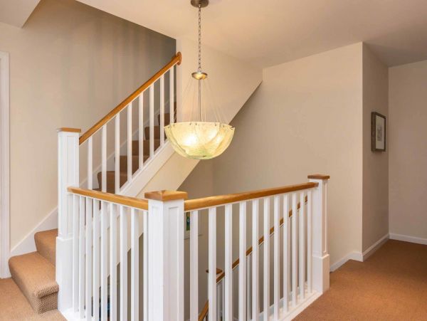 Cape Cod Home 994570