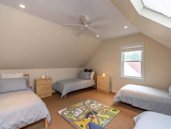 Cape Cod Home 994570