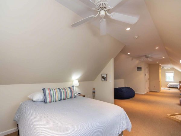 Cape Cod Home 994570