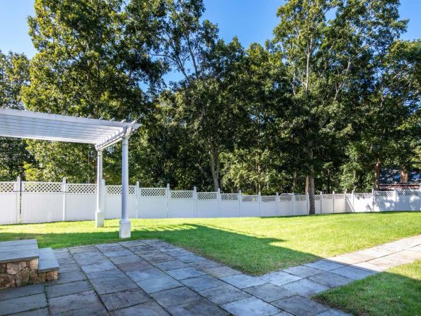 Cape Cod Home 994570