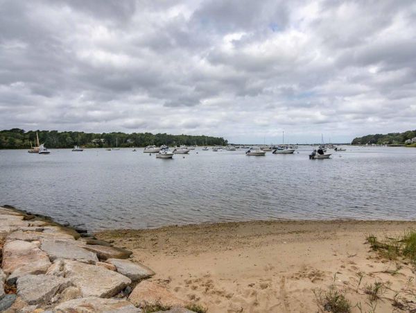 Cape Cod Home 994570