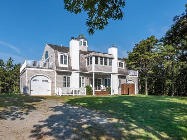 Cape Cod Home 994571