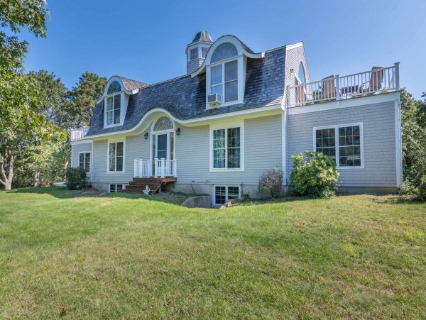 Cape Cod Home 994571