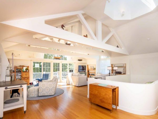 Cape Cod Home 994571