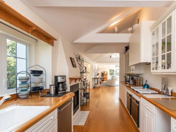 Cape Cod Home 994571