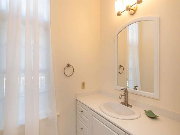 Cape Cod Home 994571