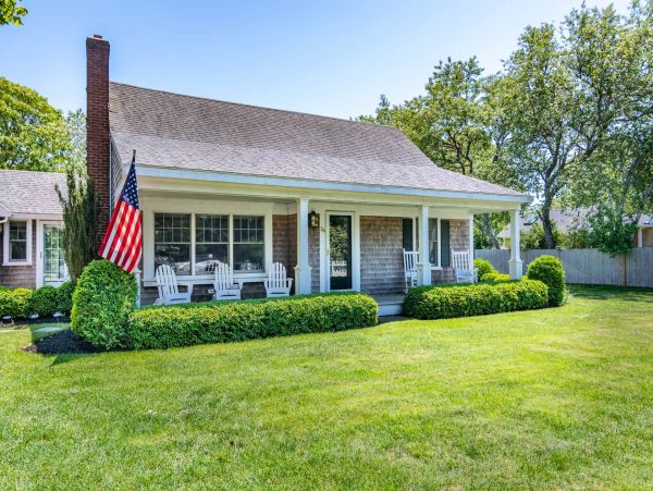 Cape Cod Home 994573