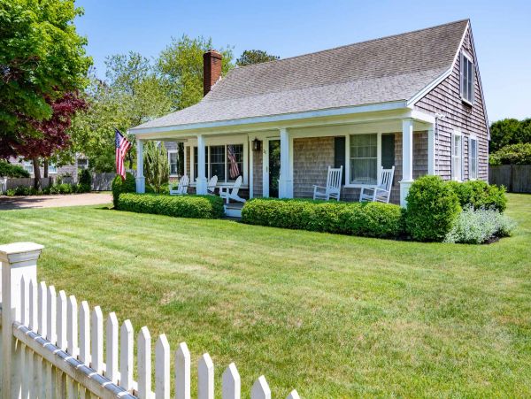 Cape Cod Home 994573