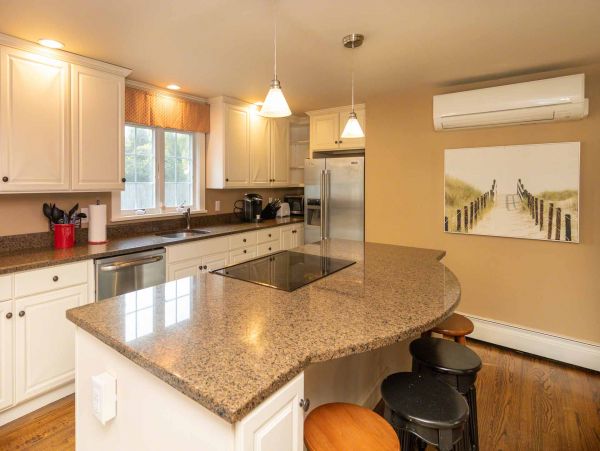 Cape Cod Home 994573