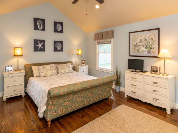 Cape Cod Home 994573