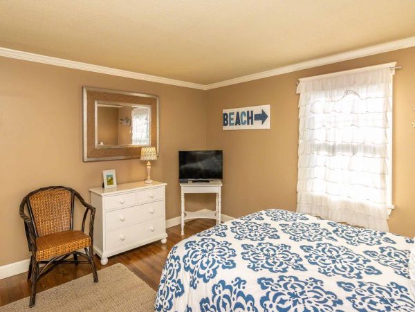Cape Cod Home 994573