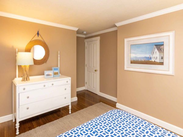 Cape Cod Home 994573