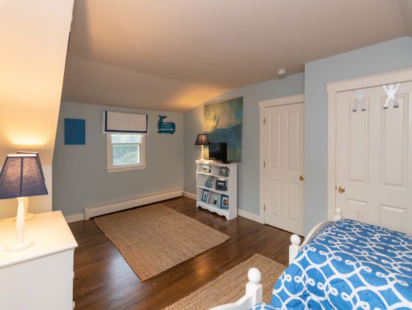Cape Cod Home 994573