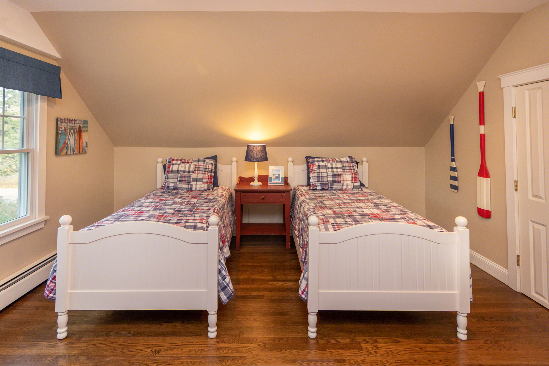 Cape Cod Home 994573