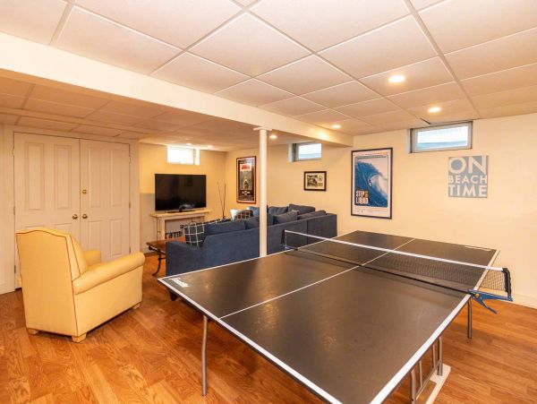 Cape Cod Home 994573