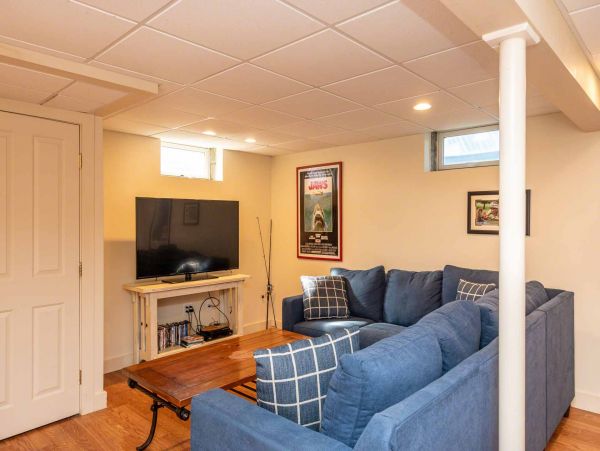 Cape Cod Home 994573