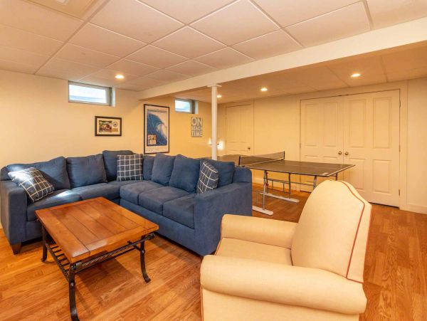 Cape Cod Home 994573