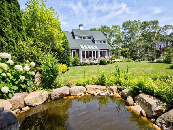 Cape Cod Home 994574