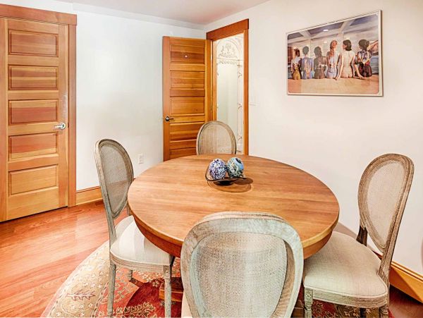 Cape Cod Home 994574