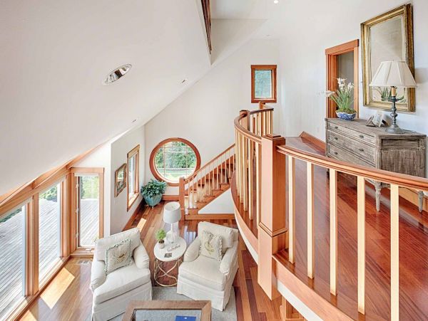 Cape Cod Home 994574