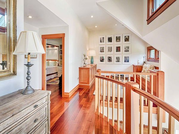 Cape Cod Home 994574
