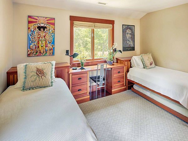 Cape Cod Home 994574
