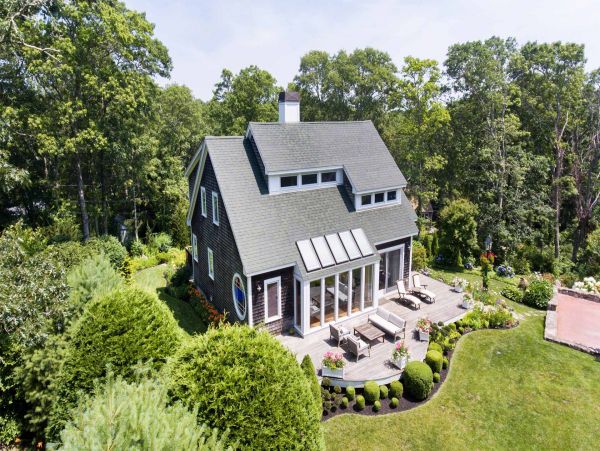Cape Cod Home 994574