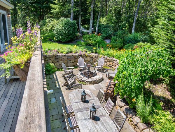 Cape Cod Home 994574