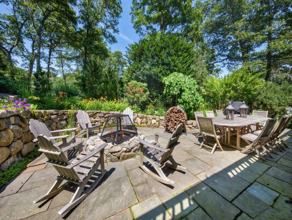 Cape Cod Home 994574