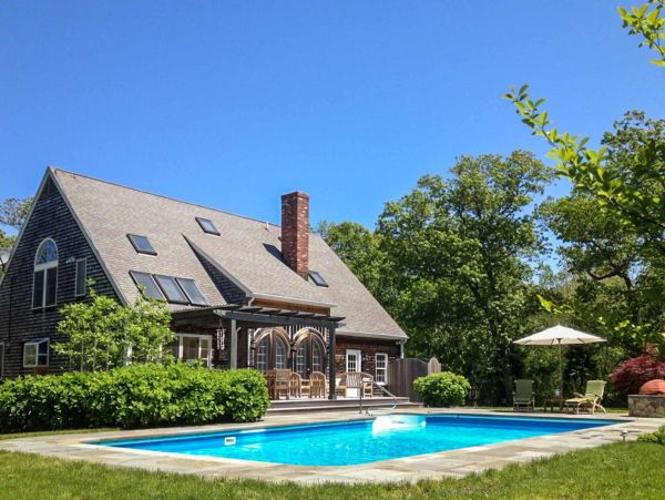 Cape Cod Home 994577