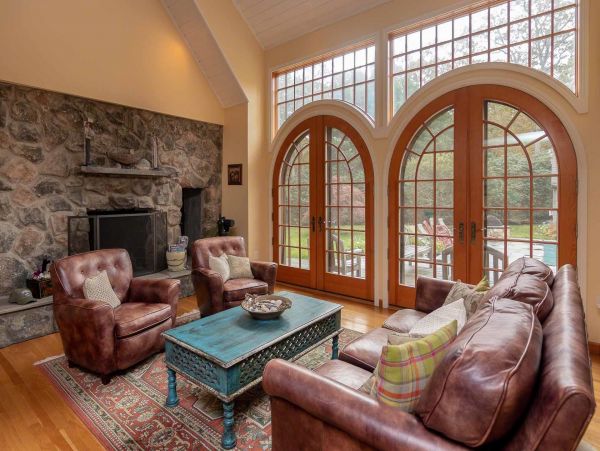 Cape Cod Home 994577
