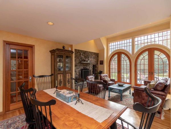 Cape Cod Home 994577