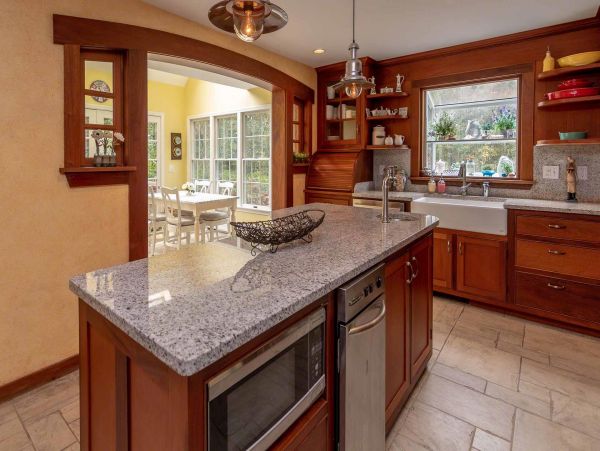 Cape Cod Home 994577