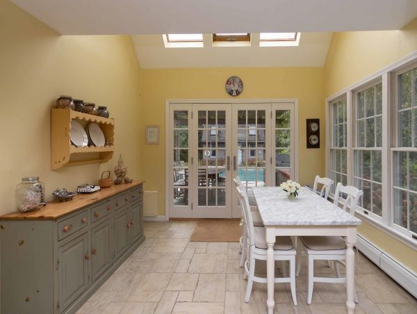 Cape Cod Home 994577