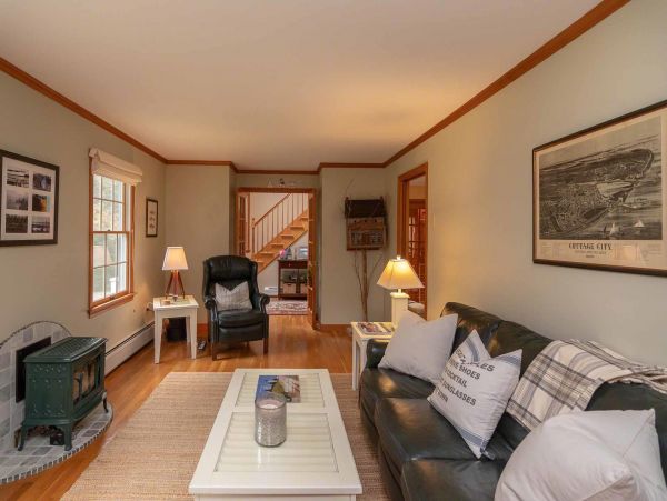 Cape Cod Home 994577