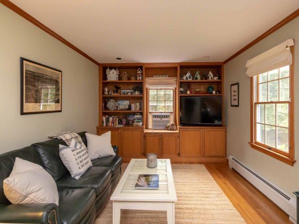 Cape Cod Home 994577