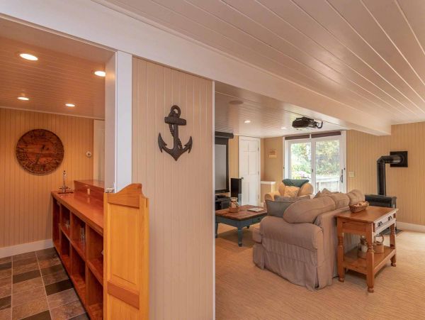 Cape Cod Home 994577
