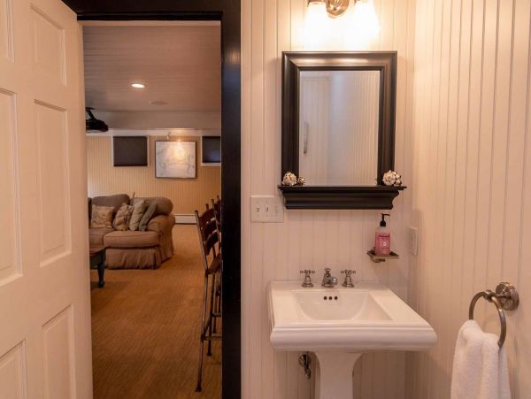 Cape Cod Home 994577