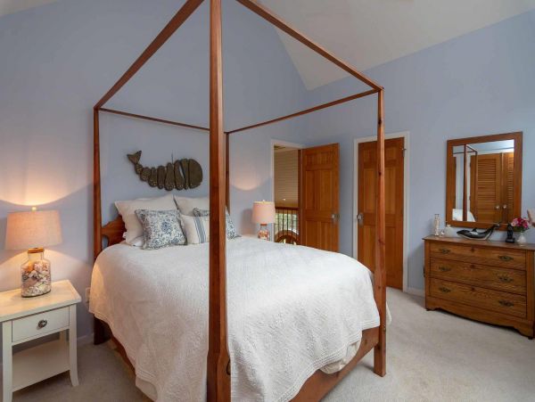 Cape Cod Home 994577