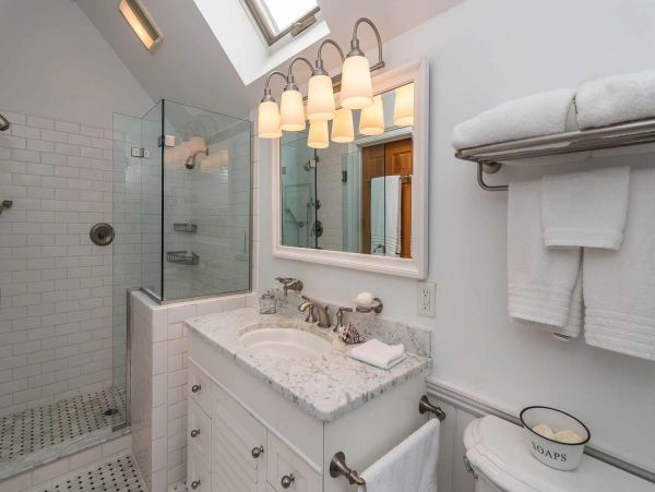 Cape Cod Home 994577